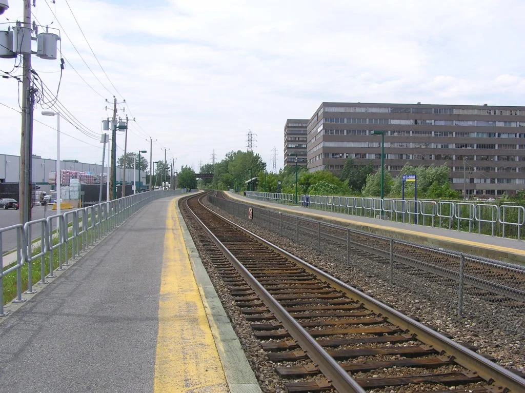Gare Chabanel et bâtiments du secteur à Montréal